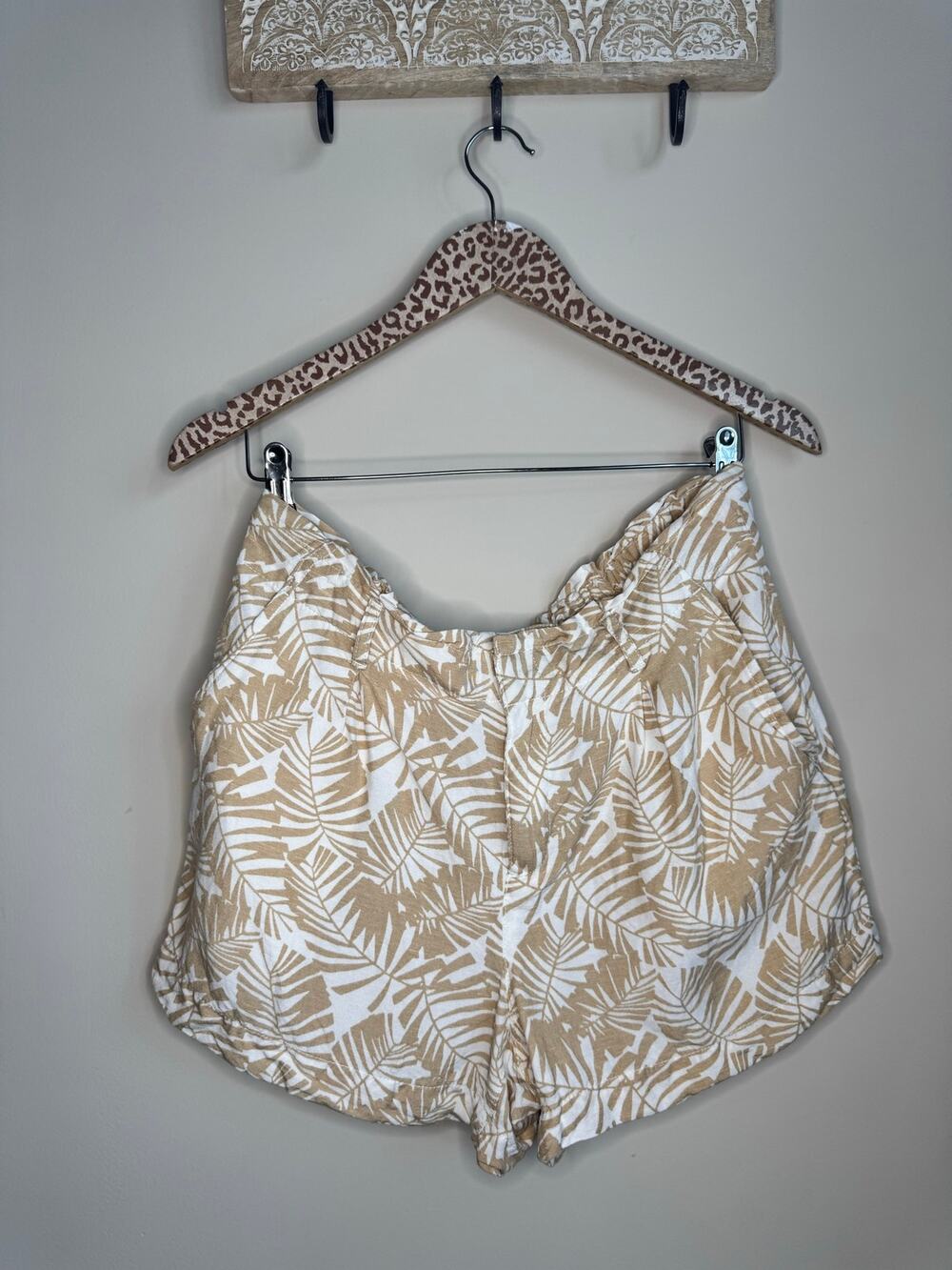 Loft Linen Blend Tropical Paperbag Shorts sz M